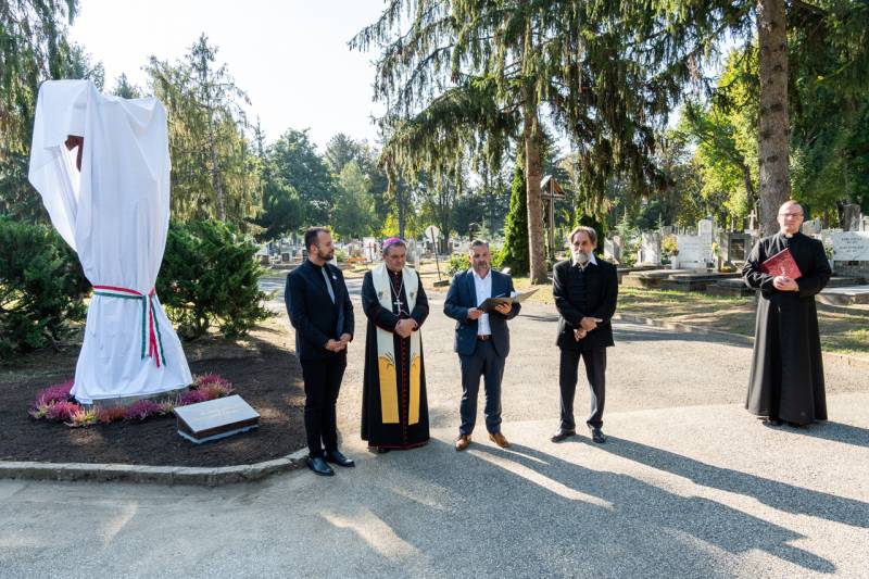 Szent Mihaly szobor_14.jpg